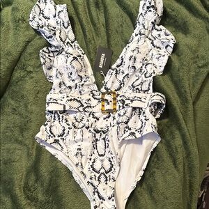 Avanova NWT S SEXY LOW V OPEN BACK SNAKEPRINT BELTED Black White One piece